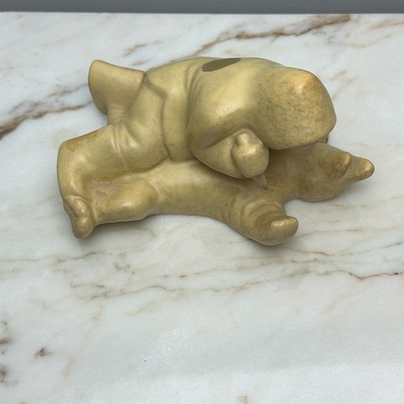 Vintage Beige Hollow Hunter Sculpture - Picture 6 of 12